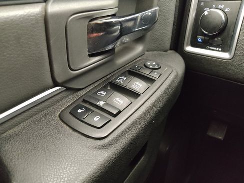 Used 2022 RAM 1500 Classic SLT RWD image 27