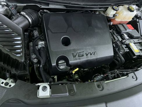 Used 2021 Chevrolet Traverse LT FWD image 16