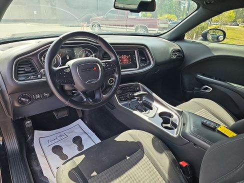 Used 2016 Dodge Challenger R/T RWD image 17