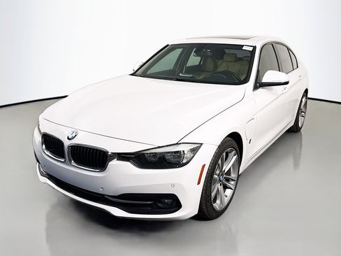 Used 2017 BMW 330e image 4