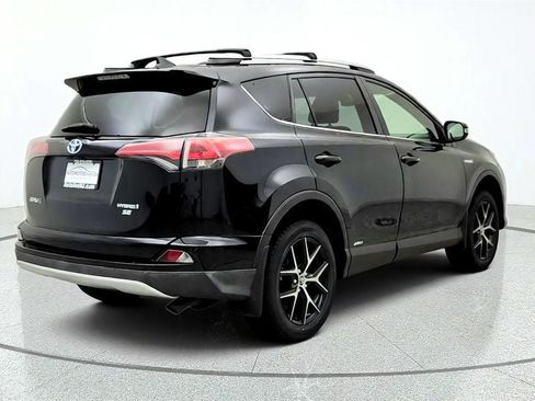 Used 2018 Toyota RAV4 SE AWD/4WD image 5