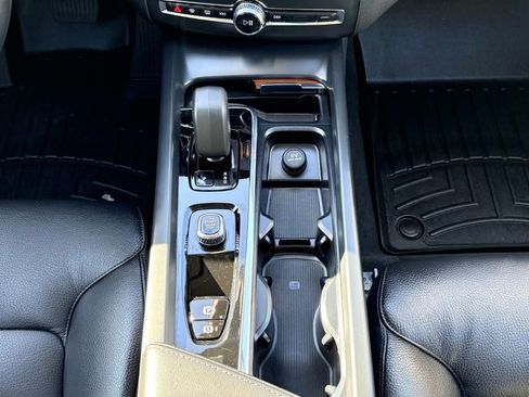 Used 2024 Volvo XC60 B5 Plus image 17