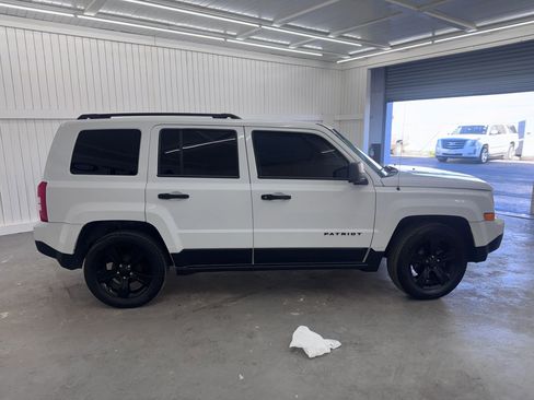 Used 2015 Jeep Patriot Sport image 4