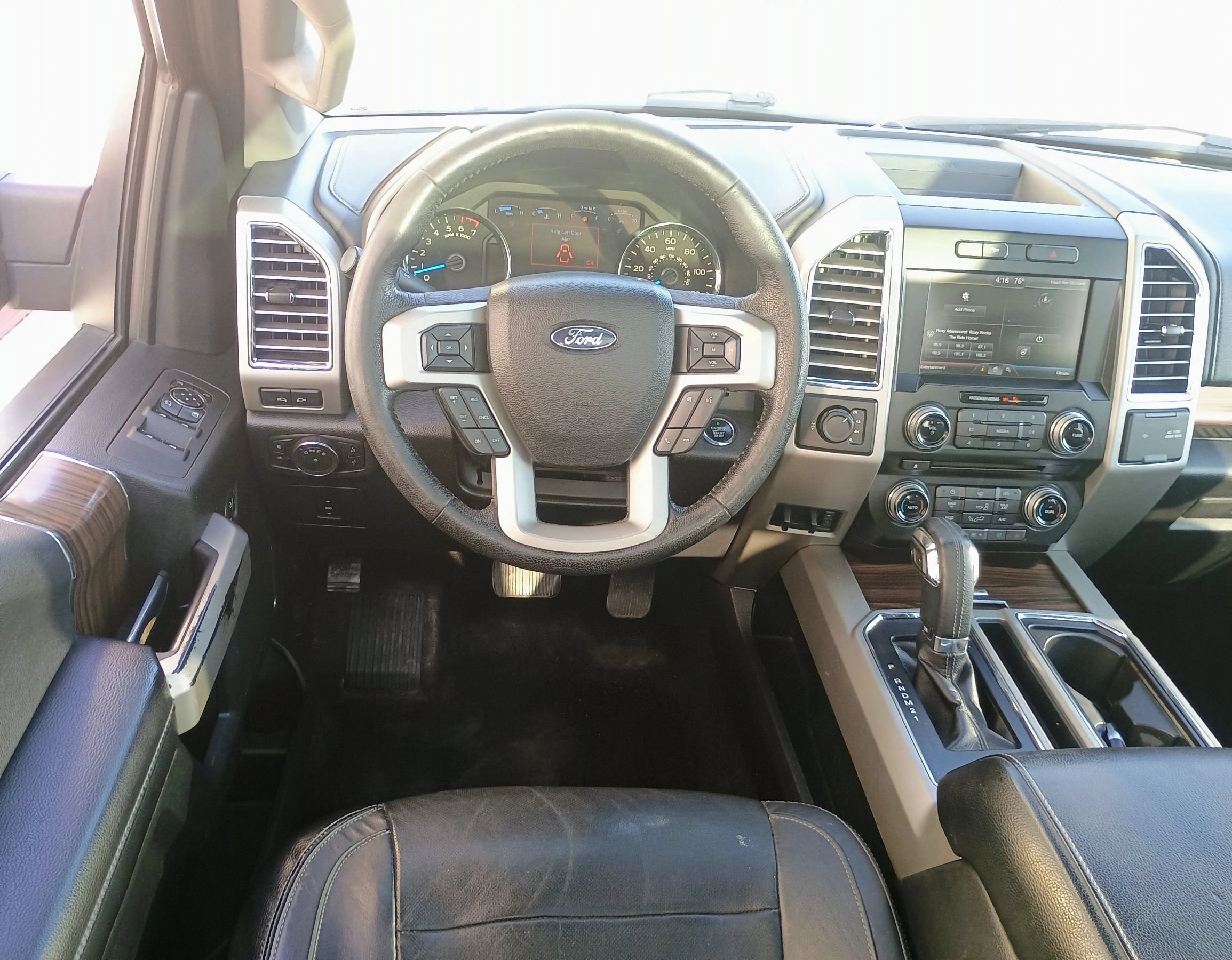 Used 2015 Ford F150 Lariat w/ Equipment Group 502A Luxury AWD/4WD image 15