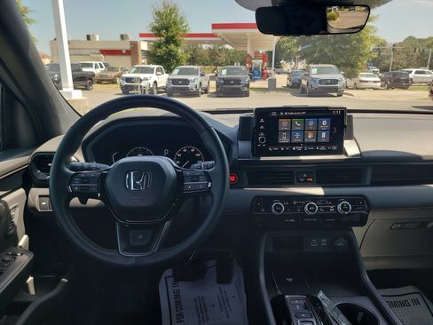 Certified 2025 Honda Pilot TrailSport image 26