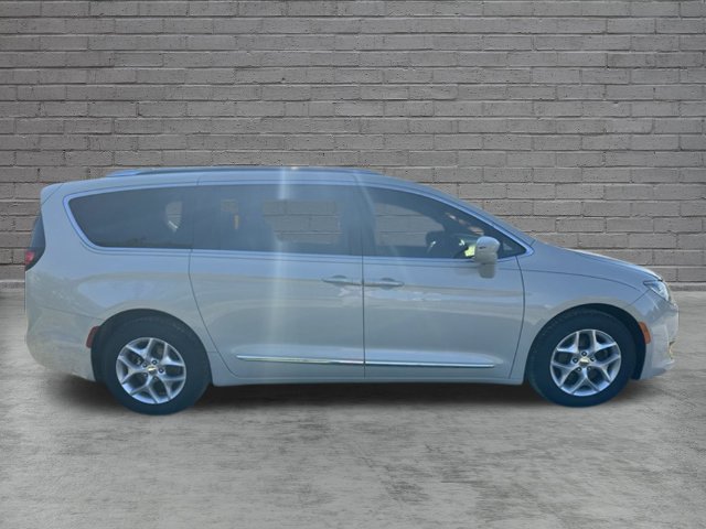 Used 2017 Chrysler Pacifica Touring-L Plus FWD image 7
