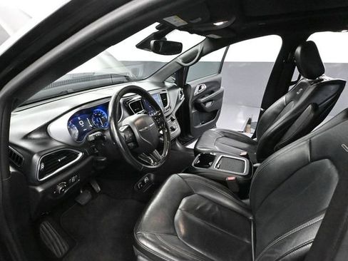 Used 2019 Chrysler Pacifica Touring-L Plus w/ Advanced Safetytec Group image 32