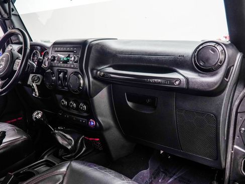 Used 2018 Jeep Wrangler Rubicon AWD/4WD image 18