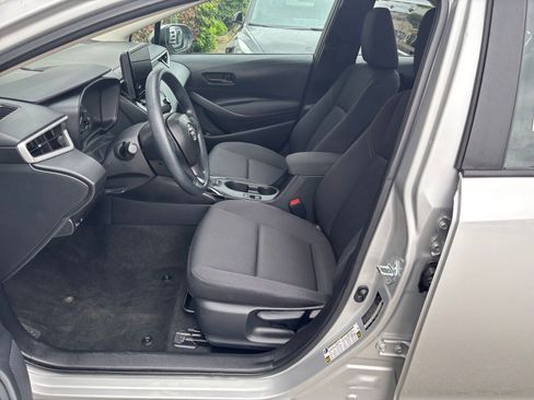 Used 2025 Toyota Corolla LE FWD image 27