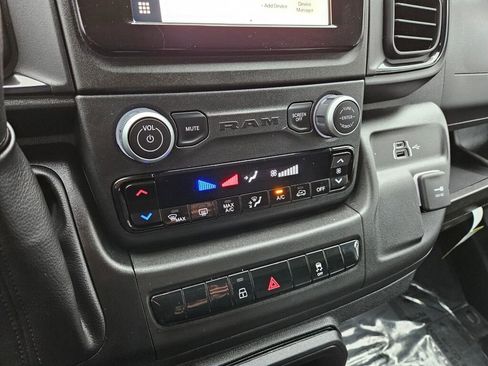 Used 2025 RAM ProMaster 2500 w/ Convenience Group image 22