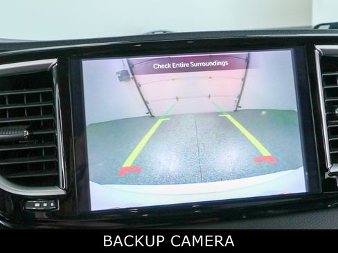 Used 2024 Chrysler Pacifica Touring-L FWD image 18