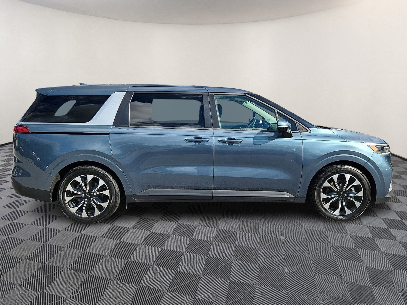 Certified 2024 Kia Carnival EX FWD image 7