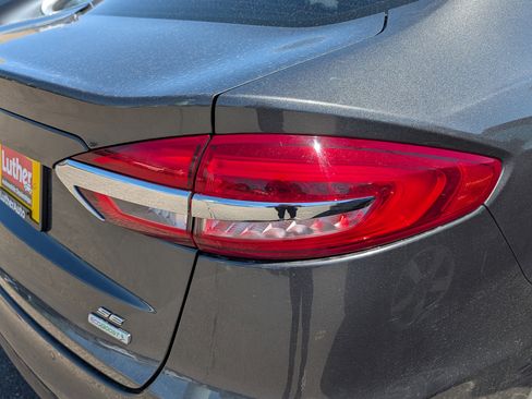Used 2020 Ford Fusion SE FWD image 5
