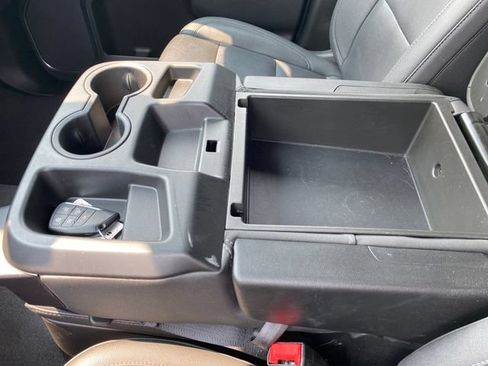 Certified 2025 GMC Sierra 1500 SLT RWD image 15