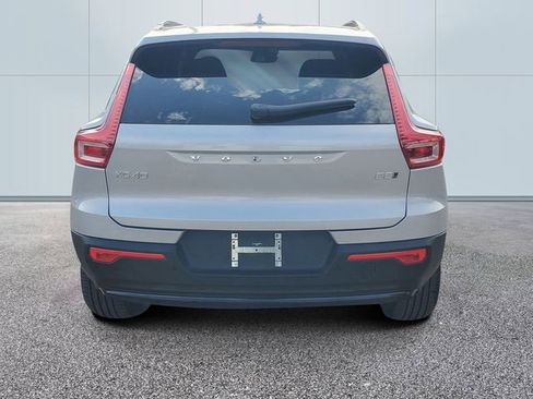 Used 2025 Volvo XC40 B5 Plus image 5