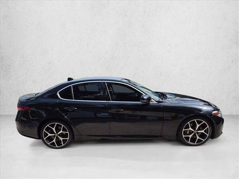 Used 2019 Alfa Romeo Giulia RWD image 4