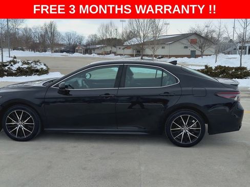 Used 2022 Toyota Camry SE image 5