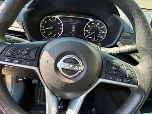 Used 2025 Nissan Altima 2.5 SV image 28