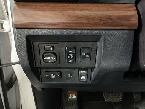 Used 2018 Toyota Tundra Limited AWD/4WD image 30