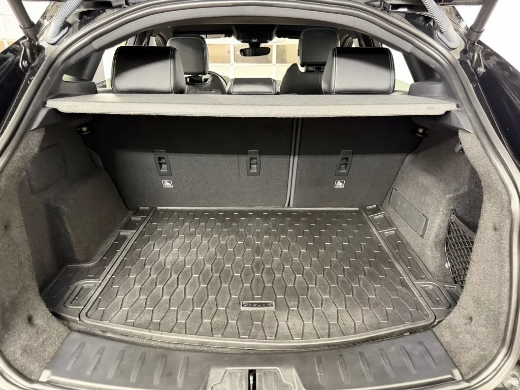 Used 2018 Jaguar E-PACE R-Dynamic S AWD/4WD image 38