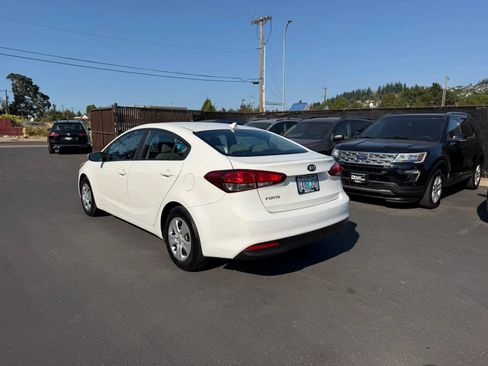 Used 2018 Kia Forte LX FWD image 6