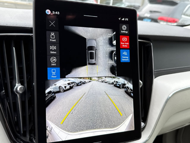 Certified 2026 Volvo XC60 B5 Ultra AWD/4WD image 16