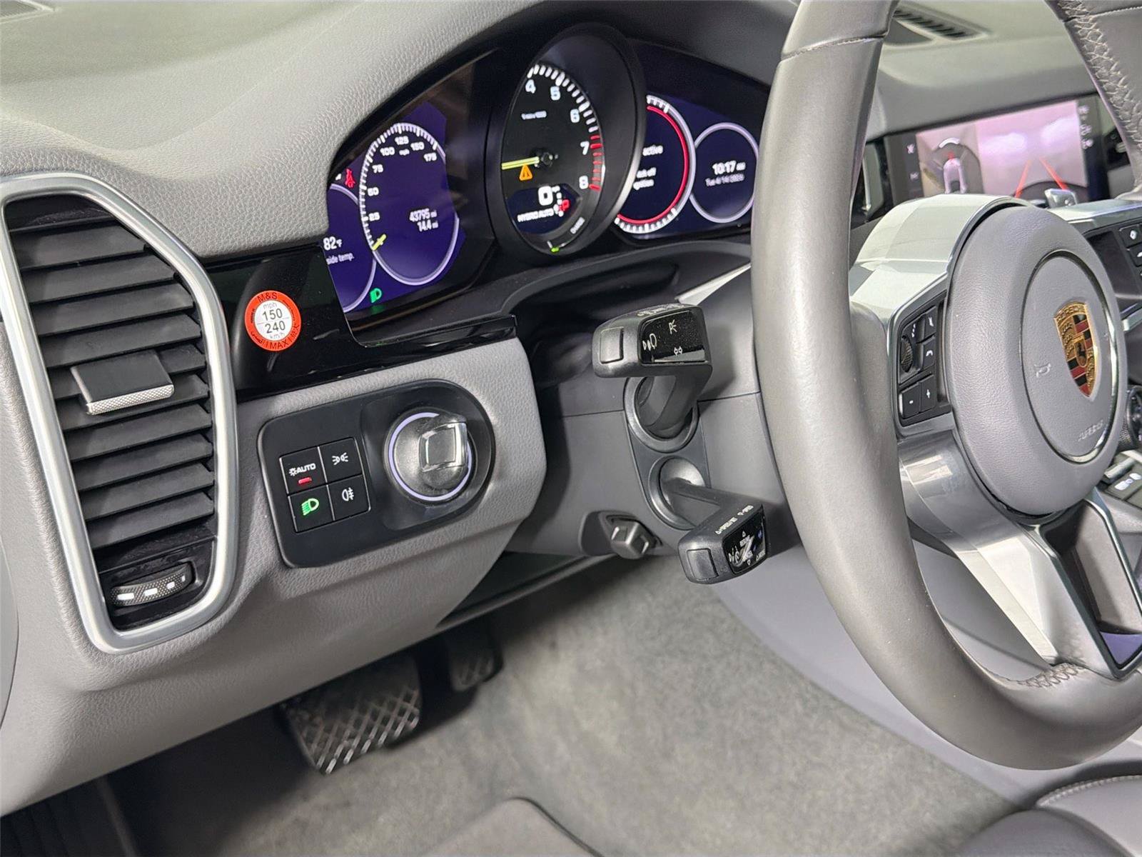 Certified 2022 Porsche Cayenne Coupe AWD/4WD image 33