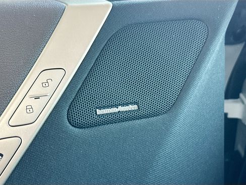 Used 2026 BMW iX xDrive60 image 19