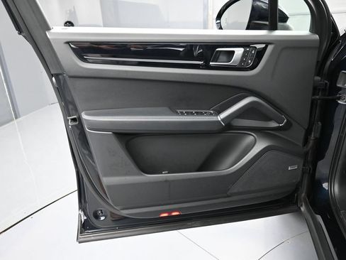 Certified 2022 Porsche Cayenne AWD/4WD image 15