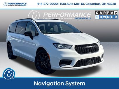 Used 2023 Chrysler Pacifica Limited w/ S Appearance Package