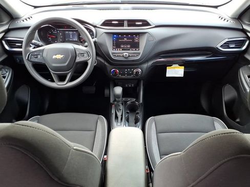 Used 2022 Chevrolet TrailBlazer LT w/ LPO, Blackout Package FWD image 11