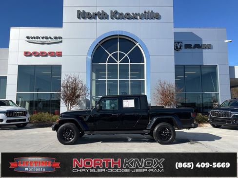Used 2021 Jeep Gladiator Sport image 2