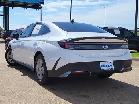 New 2025 Hyundai Sonata SE image 3