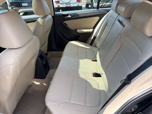 Used 2015 Volkswagen Jetta TDI S FWD image 10