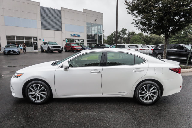 Used 2016 Lexus ES 300h w/ Luxury Package w/Wood Trim FWD image 17