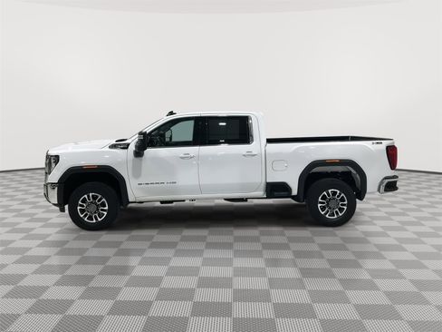Used 2024 GMC Sierra 3500 SLE w/ SLE Value Package image 3
