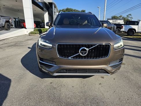 Used 2017 Volvo XC90 T6 Momentum w/ Vision Package image 9