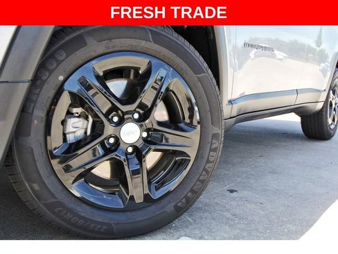 Used 2024 Jeep Compass Latitude image 29