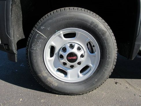 Certified 2025 GMC Sierra 2500 Pro w/ Convenience Package image 8