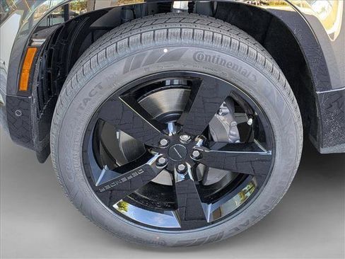 New 2026 Land Rover Defender 110 X-Dynamic SE image 9