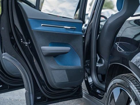 New 2026 Volvo EX30 Plus w/ Protection Package Premier image 33