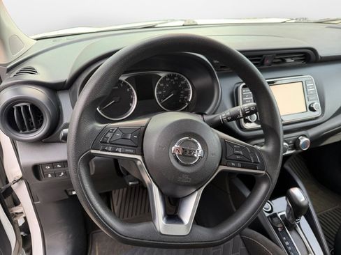 Used 2021 Nissan Kicks S image 10