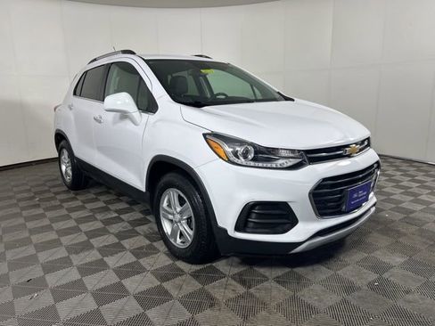 Used 2018 Chevrolet Trax LT w/ LT Convenience Package image 1