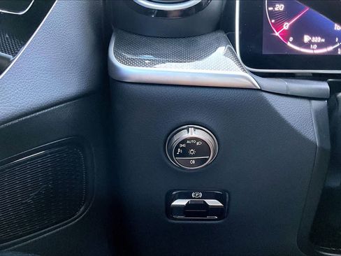 Used 2025 Mercedes-Benz GLC 300 image 35