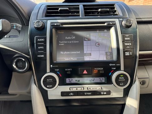 Used 2014 Toyota Camry XLE image 10