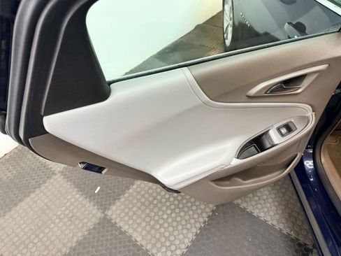 Used 2017 Chevrolet Malibu LT w/ Leather Package FWD image 32