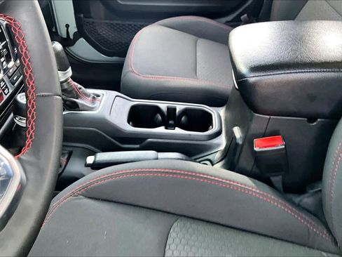 Used 2023 Jeep Wrangler Unlimited Rubicon image 13