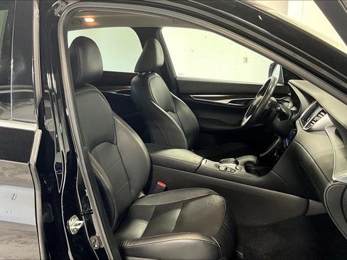 Used 2024 INFINITI QX50 Luxe image 10