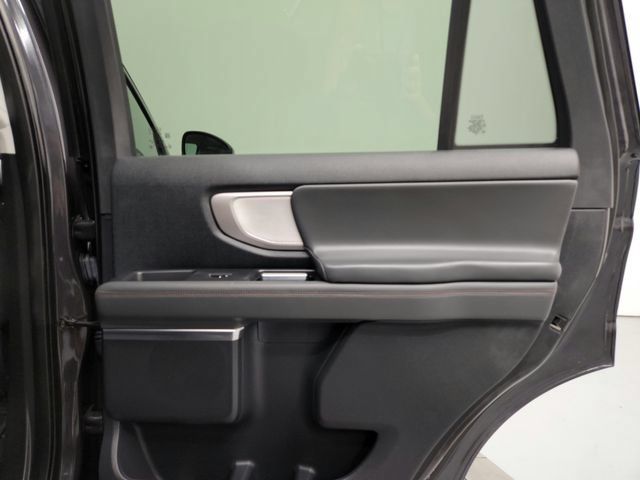 Used 2025 Ford Expedition Active RWD image 29