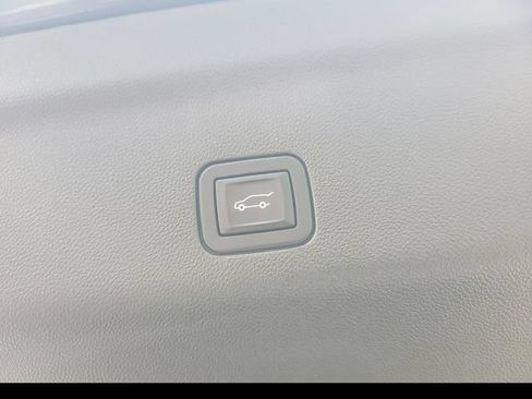 Certified 2022 Cadillac Escalade Premium Luxury w/ Performance Package AWD/4WD image 25